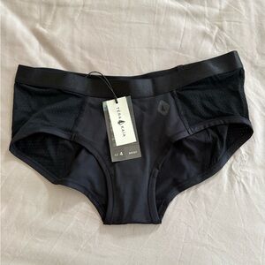 Tera Kaia Toura basewear bottoms, size 4